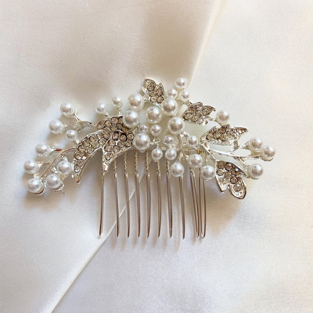 BRIDAL - ANDRÉANNE Pearls & Crystals Leaf Comb Hair Piece